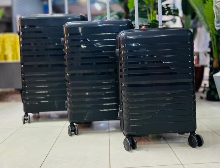Black hard-shell 3-piece luggage set with horizontal stripe design, spinner wheels, and telescopic handles.